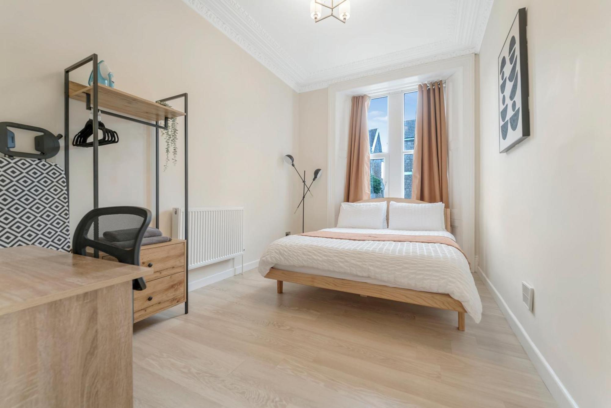 Modern Two Bedroom Flat Apartment *