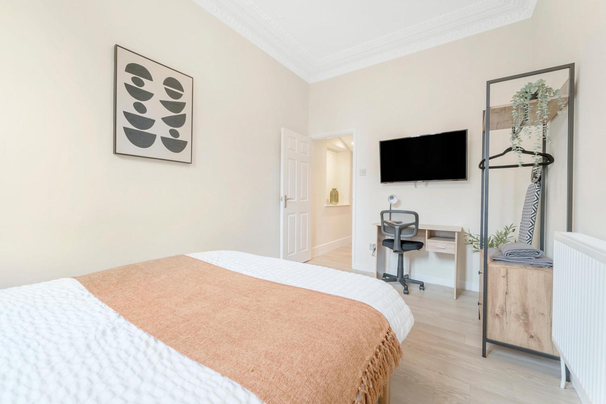 Modern Two Bedroom Flat Apartment *